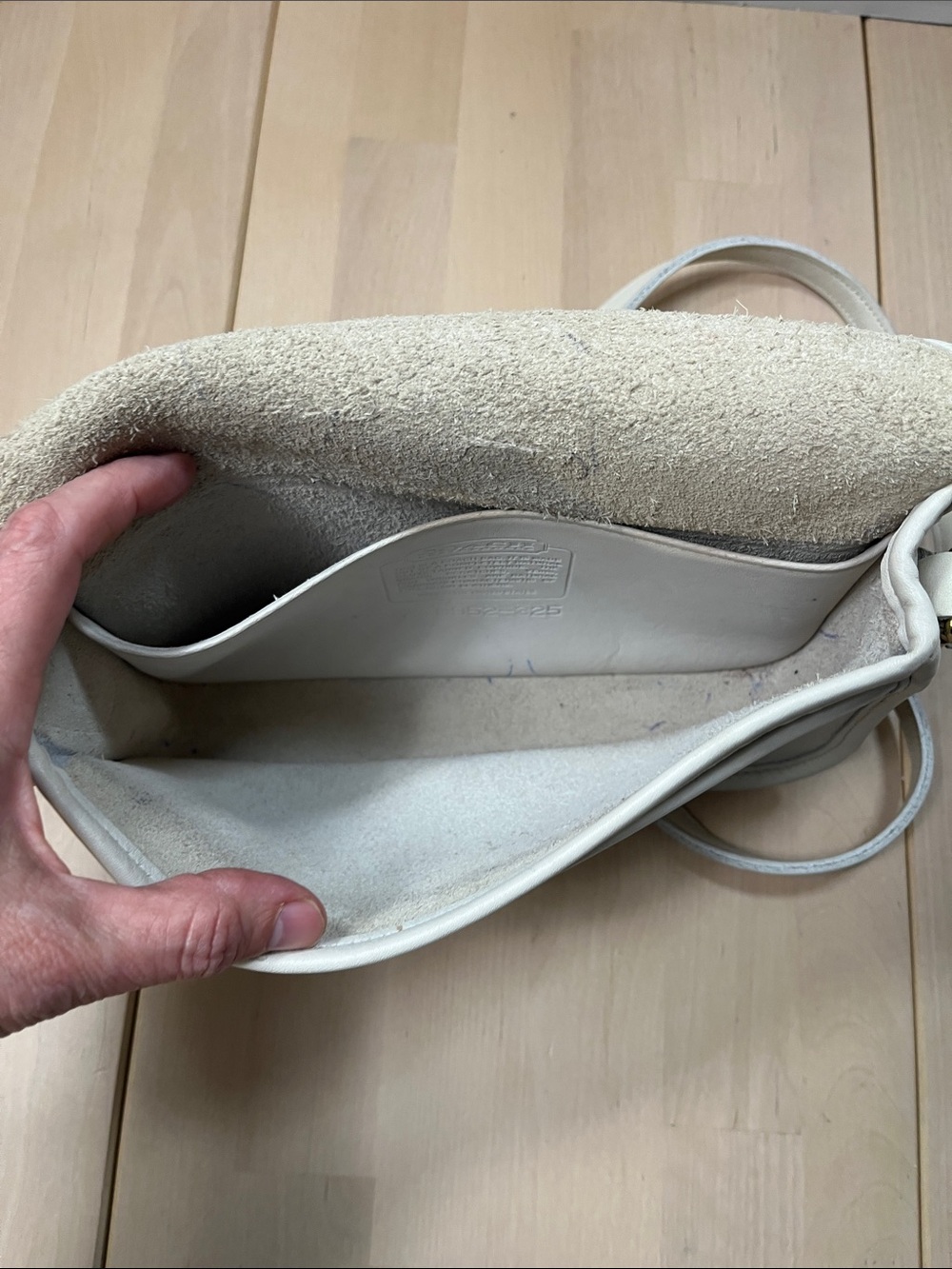 Vintage Cream Ivory Leather Coach Purse Bag with Brass Hardware No. 0952-325 - Picture 11 of 16